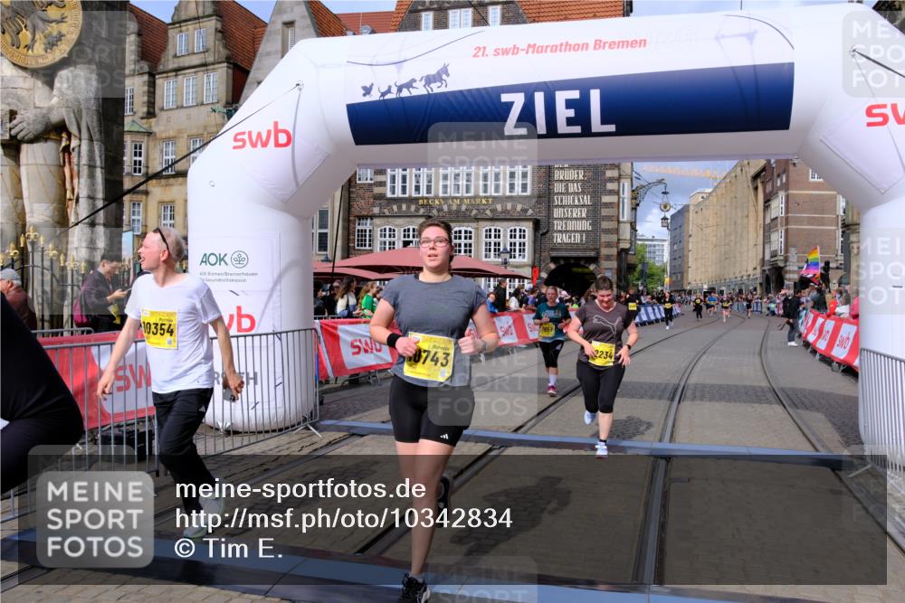 13.09.2026 - 21. swb-Marathon Bremen Tim E. http://msf.ph/oto/10342834 13.09.2026 11:12:57 Ziel 10354, 10743, 10874, 10875, 10909, 11090, 11657, 12234, 12423, 12497 meine-sportfotos.de