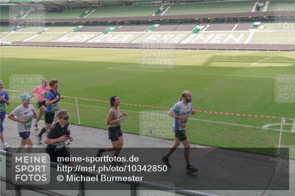 13.09.2026 - 21. swb-Marathon Bremen Michael Burmester http://msf.ph/oto/10342850 13.09.2026 13:26:44 Laufen im Stadion 186, 202, 364, 390, 530, 543, 645, 818, 833, 966, 1077, 1283, 1410, 1412, 1443, 1459, 1473, 1487, 1530, 1561, 1608, 1618, 1700, 1744, 1769, 1828, 1953, 1961, 2058, 2273, 2298, 2308, 2309, 2382, 2384, 2388, 2404, 2428, 2507, 2508, 2542, 2558, 2576, 2582, 2591, 2592, 2656, 2675, 2725, 2748, 2762, 2817, 2875, 2878, 2923, 2965, 2970, 2981, 3045, 3047, 3050, 3062, 3073, 3084, 3097, 3172, 3184, 3359, 3433, 3540, 3592, 3629, 3756, 3851, 3907, 3978 meine-sportfotos.de