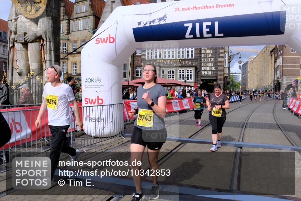 13.09.2026 - 21. swb-Marathon Bremen Tim E. http://msf.ph/oto/10342853 13.09.2026 11:12:57 Ziel 10354, 10743, 10874, 10875, 10909, 11090, 11657, 12234, 12423, 12497 meine-sportfotos.de