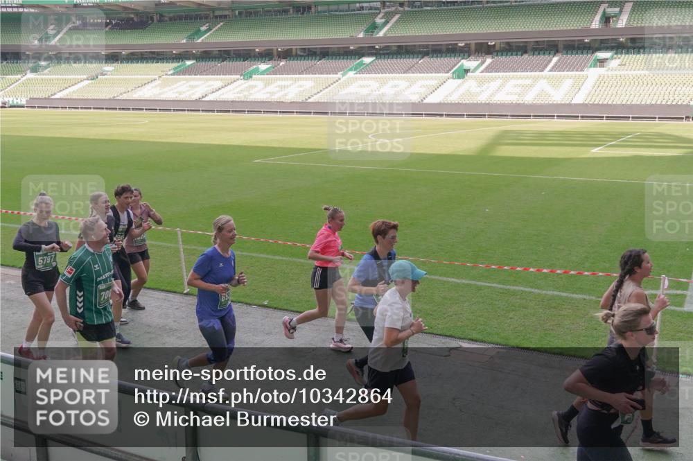 13.09.2026 - 21. swb-Marathon Bremen Michael Burmester http://msf.ph/oto/10342864 13.09.2026 13:26:45 Laufen im Stadion 186, 202, 357, 364, 390, 530, 543, 645, 833, 966, 1077, 1283, 1410, 1412, 1443, 1459, 1473, 1487, 1530, 1608, 1618, 1700, 1744, 1769, 1828, 1953, 1961, 2058, 2273, 2298, 2308, 2309, 2382, 2384, 2388, 2404, 2428, 2507, 2508, 2542, 2558, 2576, 2582, 2591, 2592, 2656, 2675, 2725, 2748, 2762, 2817, 2875, 2878, 2923, 2965, 2970, 2981, 3045, 3047, 3050, 3062, 3073, 3084, 3097, 3172, 3184, 3219, 3359, 3433, 3540, 3592, 3629, 3756, 3851, 3907, 3978 meine-sportfotos.de