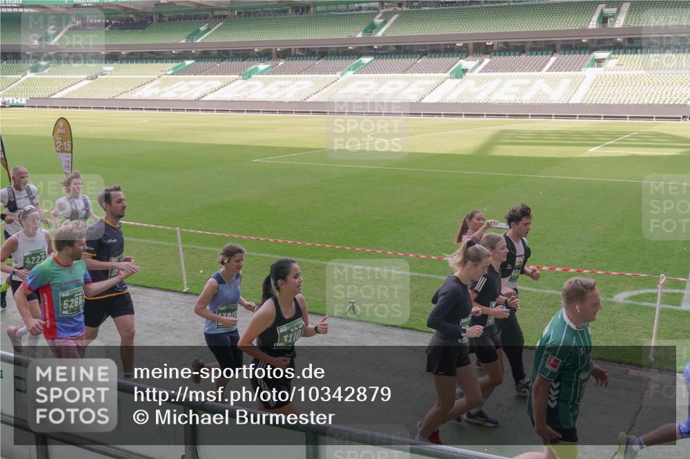 13.09.2026 - 21. swb-Marathon Bremen Michael Burmester http://msf.ph/oto/10342879 13.09.2026 13:26:46 Laufen im Stadion 186, 202, 357, 364, 390, 530, 543, 597, 645, 833, 966, 1077, 1283, 1410, 1412, 1443, 1459, 1473, 1487, 1530, 1608, 1618, 1700, 1744, 1769, 1828, 1953, 1961, 2058, 2273, 2298, 2308, 2309, 2382, 2384, 2388, 2404, 2428, 2507, 2508, 2542, 2558, 2576, 2582, 2591, 2592, 2656, 2675, 2725, 2748, 2762, 2817, 2875, 2878, 2923, 2965, 2970, 2981, 3045, 3047, 3050, 3062, 3073, 3084, 3097, 3172, 3184, 3219, 3359, 3433, 3540, 3592, 3629, 3756, 3851, 3907, 3978 meine-sportfotos.de