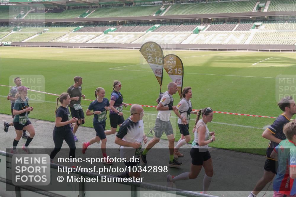 13.09.2026 - 21. swb-Marathon Bremen Michael Burmester http://msf.ph/oto/10342898 13.09.2026 13:26:48 Laufen im Stadion 186, 202, 357, 364, 390, 530, 543, 597, 645, 833, 966, 1077, 1283, 1410, 1412, 1443, 1459, 1473, 1487, 1530, 1608, 1618, 1700, 1744, 1769, 1828, 1953, 1961, 2058, 2273, 2298, 2308, 2309, 2382, 2384, 2388, 2404, 2428, 2507, 2508, 2542, 2558, 2576, 2582, 2592, 2656, 2675, 2725, 2748, 2762, 2817, 2875, 2876, 2923, 2965, 2970, 2981, 3045, 3047, 3050, 3062, 3073, 3084, 3097, 3172, 3184, 3219, 3359, 3433, 3540, 3592, 3629, 3756, 3851, 3907, 3978 meine-sportfotos.de