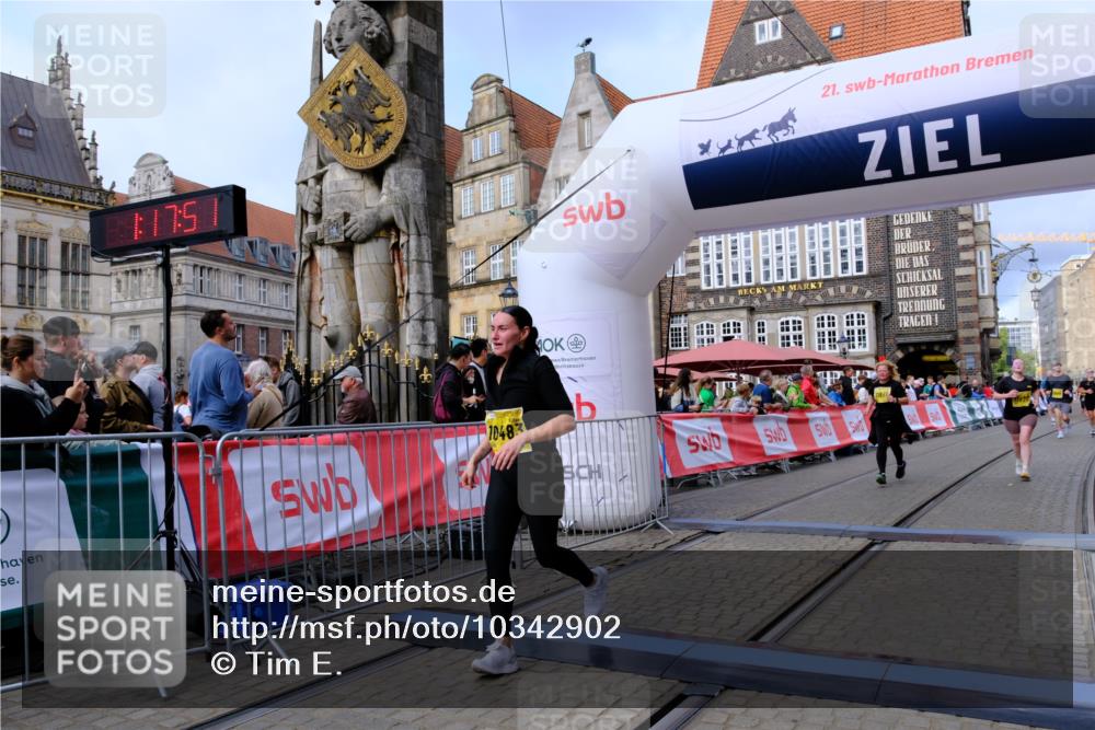 13.09.2026 - 21. swb-Marathon Bremen Tim E. http://msf.ph/oto/10342902 13.09.2026 11:13:08 Ziel 10483, 11606, 11657, 11671, 11832, 12050, 12234, 12423 meine-sportfotos.de