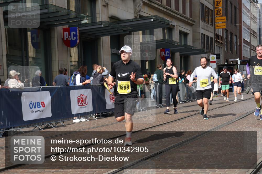 13.09.2026 - 21. swb-Marathon Bremen Strokosch-Dieckow http://msf.ph/oto/10342905 13.09.2026 11:08:25 Ziel 10229, 10399, 10469, 10599, 10609, 11053, 11065, 11074, 11358, 11421, 11434, 11678, 11710, 11718, 11834, 12162, 12256, 12353, 12438, 12516, 12517, 10135, 10188, 10404, 10493, 10767, 10793, 10851, 10859, 11032, 11124, 11263, 11509, 11560, 11561, 11659, 11831, 11888, 11968, 12073, 12160, 12164, 12248, 12315, 12325, 12384, 12389, 12410 meine-sportfotos.de