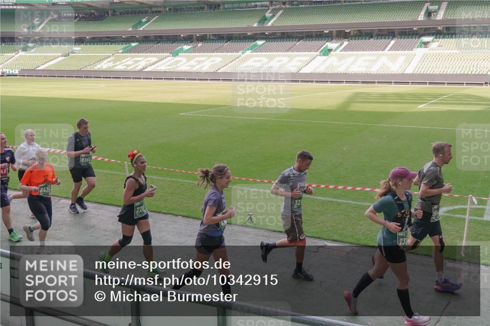 13.09.2026 - 21. swb-Marathon Bremen Michael Burmester http://msf.ph/oto/10342915 13.09.2026 13:26:50 Laufen im Stadion 186, 202, 357, 364, 390, 530, 543, 597, 645, 833, 966, 1077, 1283, 1410, 1412, 1443, 1459, 1473, 1487, 1530, 1608, 1618, 1700, 1744, 1769, 1828, 1953, 1961, 2058, 2273, 2298, 2308, 2309, 2382, 2384, 2388, 2404, 2428, 2507, 2508, 2542, 2558, 2576, 2582, 2592, 2656, 2675, 2725, 2748, 2762, 2817, 2875, 2876, 2923, 2965, 2970, 2981, 3045, 3047, 3050, 3062, 3073, 3084, 3097, 3172, 3184, 3219, 3359, 3433, 3540, 3592, 3629, 3756, 3851, 3907, 3978 meine-sportfotos.de