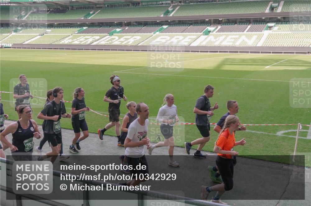 13.09.2026 - 21. swb-Marathon Bremen Michael Burmester http://msf.ph/oto/10342929 13.09.2026 13:26:52 Laufen im Stadion 186, 202, 357, 364, 390, 530, 543, 597, 645, 833, 966, 1077, 1283, 1410, 1412, 1443, 1459, 1473, 1487, 1530, 1608, 1618, 1700, 1744, 1769, 1828, 1953, 1961, 2058, 2273, 2298, 2308, 2309, 2382, 2384, 2388, 2404, 2428, 2507, 2508, 2542, 2558, 2576, 2582, 2592, 2656, 2675, 2725, 2748, 2762, 2817, 2875, 2876, 2923, 2965, 2970, 3045, 3047, 3050, 3062, 3073, 3084, 3097, 3172, 3184, 3219, 3359, 3433, 3540, 3592, 3629, 3756, 3851, 3885, 3907, 3978 meine-sportfotos.de