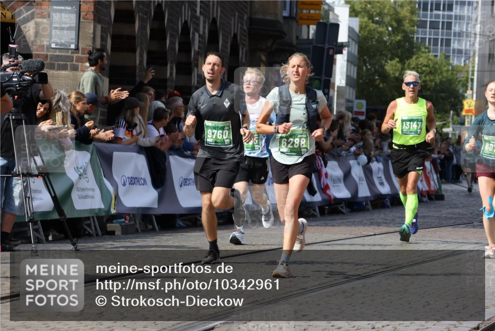 13.09.2026 - 21. swb-Marathon Bremen Strokosch-Dieckow http://msf.ph/oto/10342961 13.09.2026 13:27:16 Ziel 531, 946, 1493, 1494, 2089, 3076, 3302, 3510, 3527, 3893, 4327, 4397, 4441, 4563, 4919, 5054, 5689, 5937, 5943, 6314, 6455, 6580, 7027, 7072, 7246, 7317, 8303, 9150, 9511, 9551, 9854, 9878, 13097, 242, 593, 940, 1373, 1574, 2345, 3385, 3496, 5220, 5290, 5358, 5616, 6071, 6288, 6306, 7110, 9760, 13147 meine-sportfotos.de
