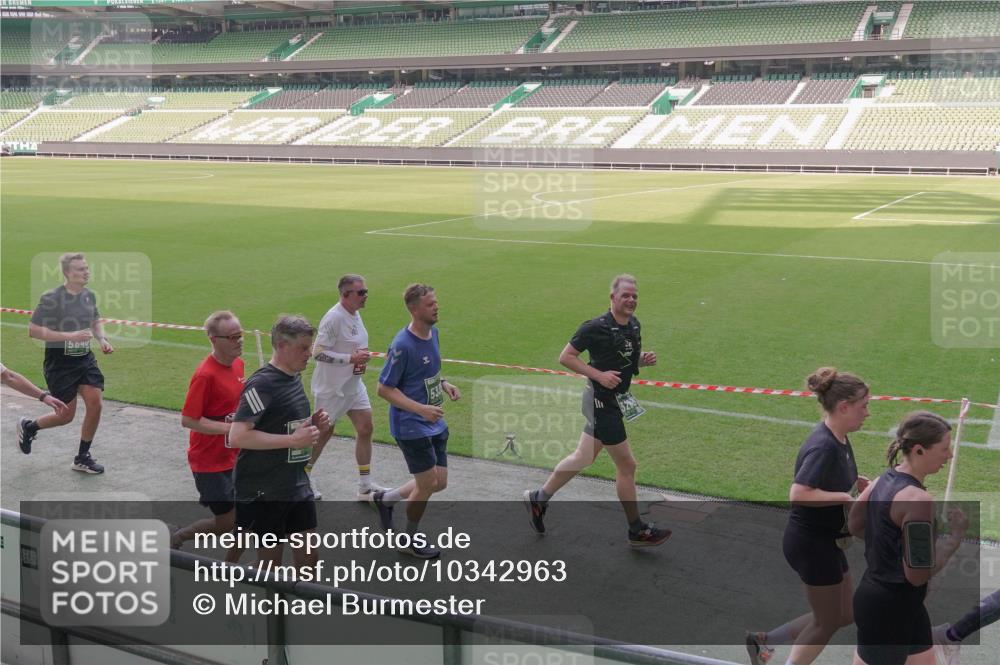 13.09.2026 - 21. swb-Marathon Bremen Michael Burmester http://msf.ph/oto/10342963 13.09.2026 13:26:54 Laufen im Stadion 186, 202, 357, 364, 390, 530, 543, 597, 645, 833, 966, 1077, 1283, 1412, 1443, 1459, 1473, 1487, 1530, 1608, 1618, 1700, 1744, 1769, 1828, 1953, 1961, 2058, 2236, 2273, 2298, 2308, 2309, 2382, 2384, 2388, 2404, 2428, 2507, 2508, 2542, 2558, 2576, 2582, 2592, 2656, 2675, 2725, 2748, 2762, 2817, 2875, 2876, 2923, 2965, 2970, 3045, 3047, 3050, 3062, 3073, 3084, 3097, 3172, 3184, 3219, 3359, 3433, 3540, 3592, 3629, 3756, 3851, 3885, 3907, 3978 meine-sportfotos.de
