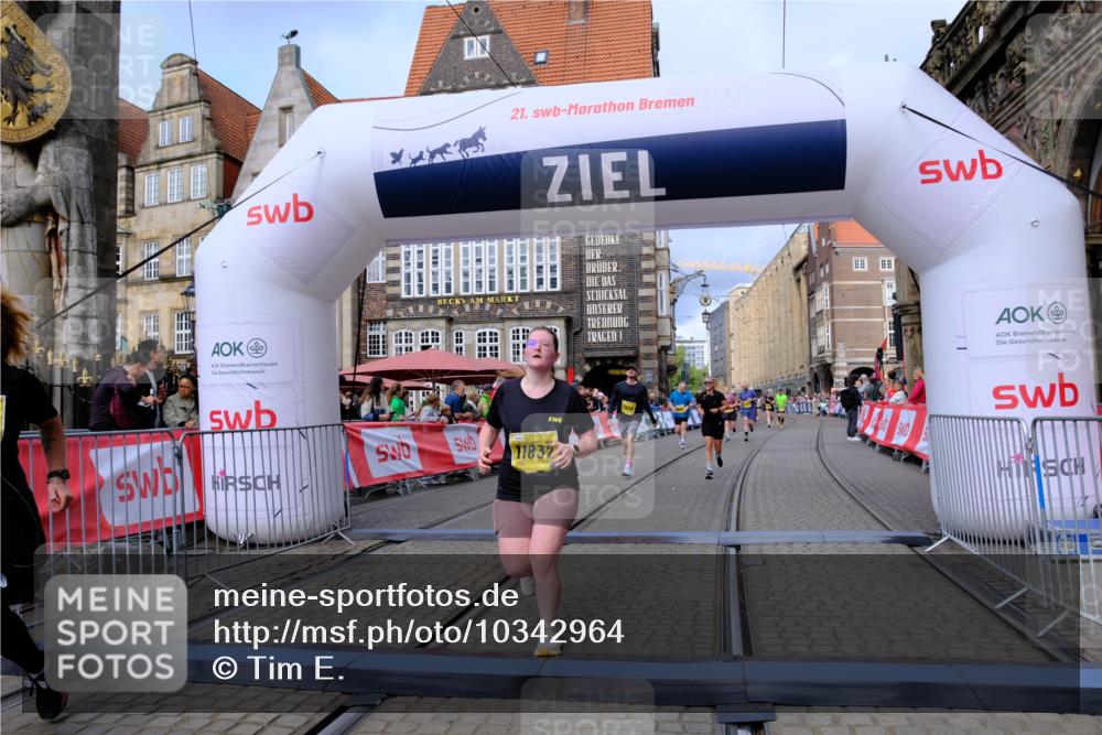 13.09.2026 - 21. swb-Marathon Bremen Tim E. http://msf.ph/oto/10342964 13.09.2026 11:13:11 Ziel 10483, 10893, 11606, 11627, 11671, 11832, 12050, 12060, 12423 meine-sportfotos.de