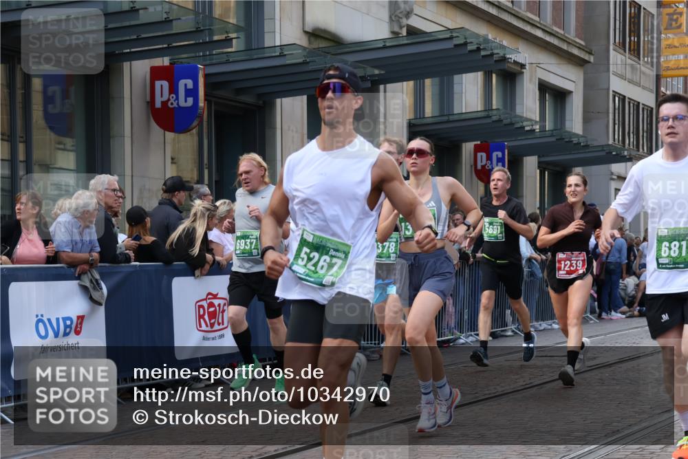 13.09.2026 - 21. swb-Marathon Bremen Strokosch-Dieckow http://msf.ph/oto/10342970 13.09.2026 13:28:37 Ziel 394, 430, 565, 687, 722, 725, 936, 1014, 1274, 1688, 2070, 2223, 2276, 2378, 2851, 2891, 3348, 3419, 3444, 3665, 3938, 4590, 5225, 5267, 5531, 5691, 5865, 6099, 6817, 6937, 6955, 7134, 7263, 7527, 8984, 8985, 9562, 13174, 178, 210, 613, 1239, 1380, 1460, 1914, 2047, 2764, 2977, 3028, 3294, 3597, 4102, 4250, 4564, 5250, 5683, 6914, 6957, 8429, 8483, 8570, 8938, 9064, 9176, 9549, 13012 meine-sportfotos.de