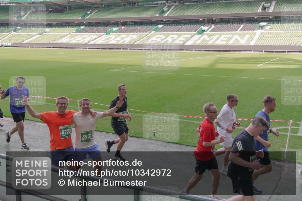 13.09.2026 - 21. swb-Marathon Bremen Michael Burmester http://msf.ph/oto/10342972 13.09.2026 13:26:55 Laufen im Stadion 186, 202, 357, 364, 390, 530, 597, 645, 833, 966, 1077, 1283, 1412, 1443, 1459, 1473, 1487, 1530, 1608, 1618, 1700, 1744, 1769, 1828, 1961, 2058, 2236, 2273, 2298, 2308, 2309, 2382, 2384, 2388, 2404, 2428, 2507, 2508, 2542, 2558, 2576, 2582, 2592, 2656, 2675, 2725, 2748, 2762, 2817, 2875, 2876, 2923, 2965, 2970, 3045, 3047, 3050, 3062, 3073, 3084, 3097, 3172, 3184, 3219, 3359, 3433, 3540, 3592, 3629, 3756, 3851, 3885, 3907, 3978 meine-sportfotos.de