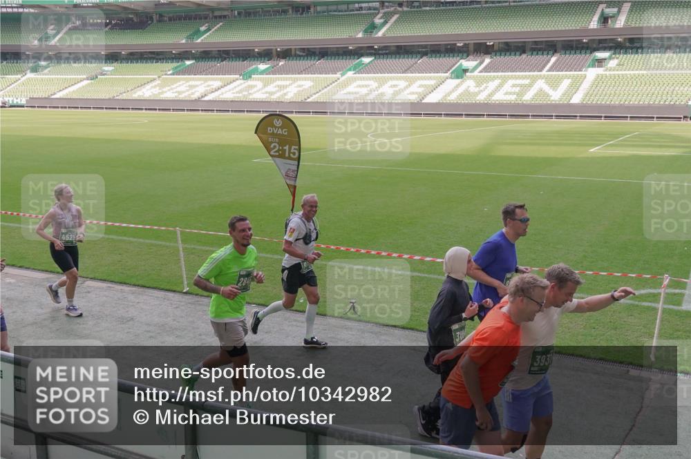 13.09.2026 - 21. swb-Marathon Bremen Michael Burmester http://msf.ph/oto/10342982 13.09.2026 13:26:58 Laufen im Stadion 186, 202, 357, 364, 390, 530, 597, 645, 726, 833, 1077, 1283, 1412, 1443, 1459, 1473, 1487, 1530, 1608, 1618, 1700, 1744, 1769, 1828, 1961, 2058, 2236, 2273, 2298, 2308, 2309, 2382, 2384, 2388, 2404, 2428, 2507, 2508, 2542, 2558, 2576, 2582, 2592, 2656, 2675, 2725, 2748, 2762, 2817, 2875, 2876, 2923, 2965, 2970, 3045, 3047, 3050, 3062, 3073, 3084, 3097, 3172, 3184, 3219, 3359, 3433, 3540, 3592, 3629, 3756, 3851, 3885, 3907, 3978, 4660 meine-sportfotos.de