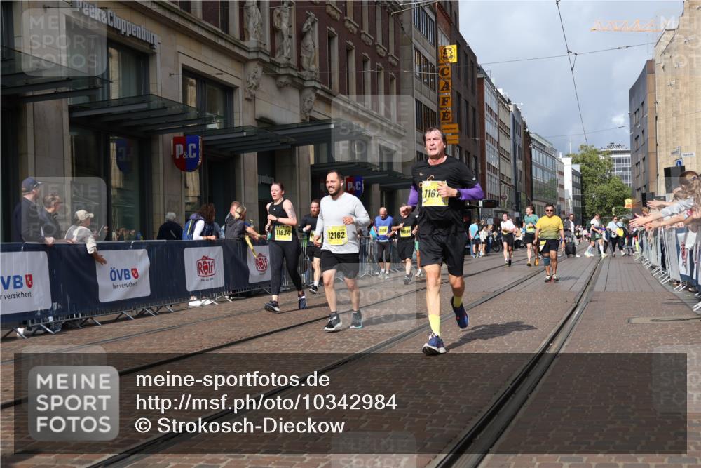 13.09.2026 - 21. swb-Marathon Bremen Strokosch-Dieckow http://msf.ph/oto/10342984 13.09.2026 11:08:27 Ziel 10229, 10399, 10469, 10599, 10609, 11053, 11065, 11074, 11358, 11421, 11434, 11678, 11710, 11718, 11812, 11834, 12162, 12256, 12353, 12438, 12516, 12517, 10135, 10188, 10767, 10793, 10851, 10859, 11032, 11124, 11263, 11509, 11560, 11561, 11888, 11968, 12073, 12164, 12315, 12325, 12384, 12410, 12516 meine-sportfotos.de