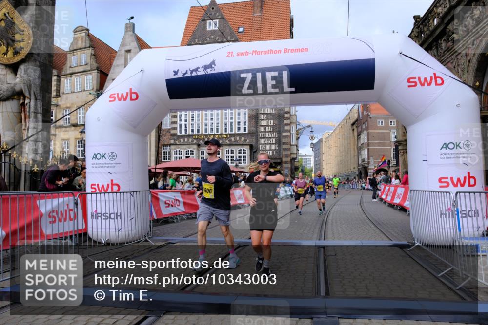 13.09.2026 - 21. swb-Marathon Bremen Tim E. http://msf.ph/oto/10343003 13.09.2026 11:13:15 Ziel 10483, 10804, 10893, 11357, 11606, 11627, 11671, 11832, 12050, 12060, 12393, 12418, 12423 meine-sportfotos.de