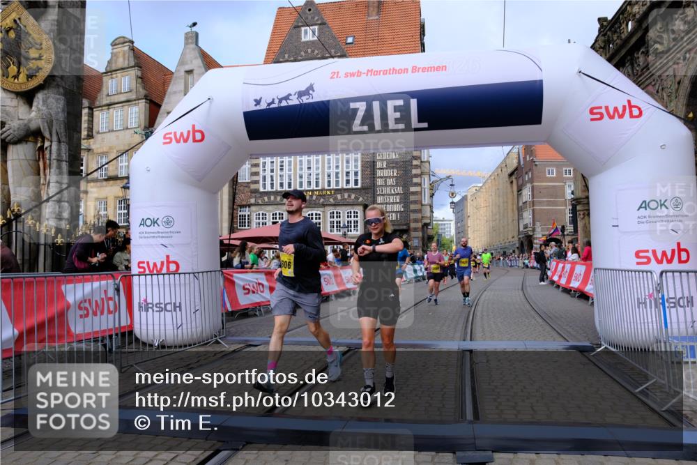 13.09.2026 - 21. swb-Marathon Bremen Tim E. http://msf.ph/oto/10343012 13.09.2026 11:13:15 Ziel 10483, 10804, 10893, 11357, 11606, 11627, 11671, 11832, 12050, 12060, 12393, 12418, 12423 meine-sportfotos.de