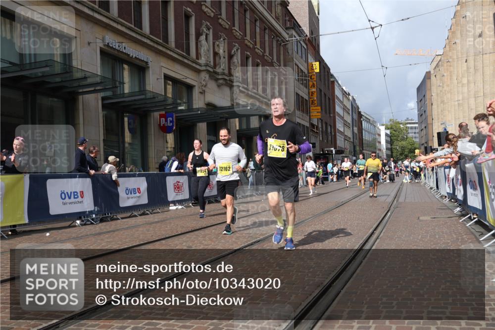 13.09.2026 - 21. swb-Marathon Bremen Strokosch-Dieckow http://msf.ph/oto/10343020 13.09.2026 11:08:27 Ziel 10229, 10399, 10469, 10599, 10609, 11053, 11065, 11074, 11358, 11421, 11434, 11678, 11710, 11718, 11812, 11834, 12162, 12256, 12353, 12438, 12516, 12517, 10135, 10188, 10767, 10793, 10851, 10859, 11032, 11124, 11263, 11509, 11560, 11561, 11888, 11968, 12073, 12164, 12315, 12325, 12384, 12410, 12516 meine-sportfotos.de