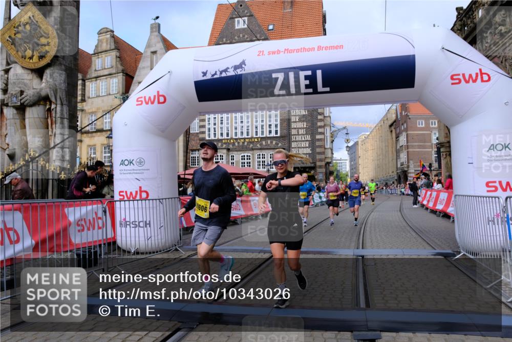 13.09.2026 - 21. swb-Marathon Bremen Tim E. http://msf.ph/oto/10343026 13.09.2026 11:13:15 Ziel 10483, 10804, 10893, 11357, 11606, 11627, 11671, 11832, 12050, 12060, 12393, 12418, 12423 meine-sportfotos.de