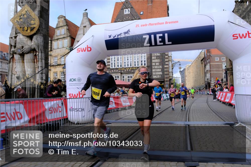13.09.2026 - 21. swb-Marathon Bremen Tim E. http://msf.ph/oto/10343033 13.09.2026 11:13:15 Ziel 10483, 10804, 10893, 11357, 11606, 11627, 11671, 11832, 12050, 12060, 12393, 12418, 12423 meine-sportfotos.de