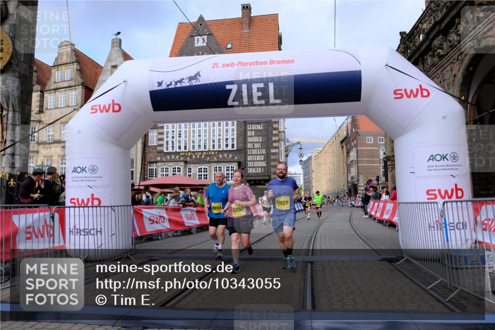 13.09.2026 - 21. swb-Marathon Bremen Tim E. http://msf.ph/oto/10343055 13.09.2026 11:13:17 Ziel 10483, 10804, 10893, 11357, 11606, 11627, 11671, 11832, 12050, 12060, 12393, 12418 meine-sportfotos.de