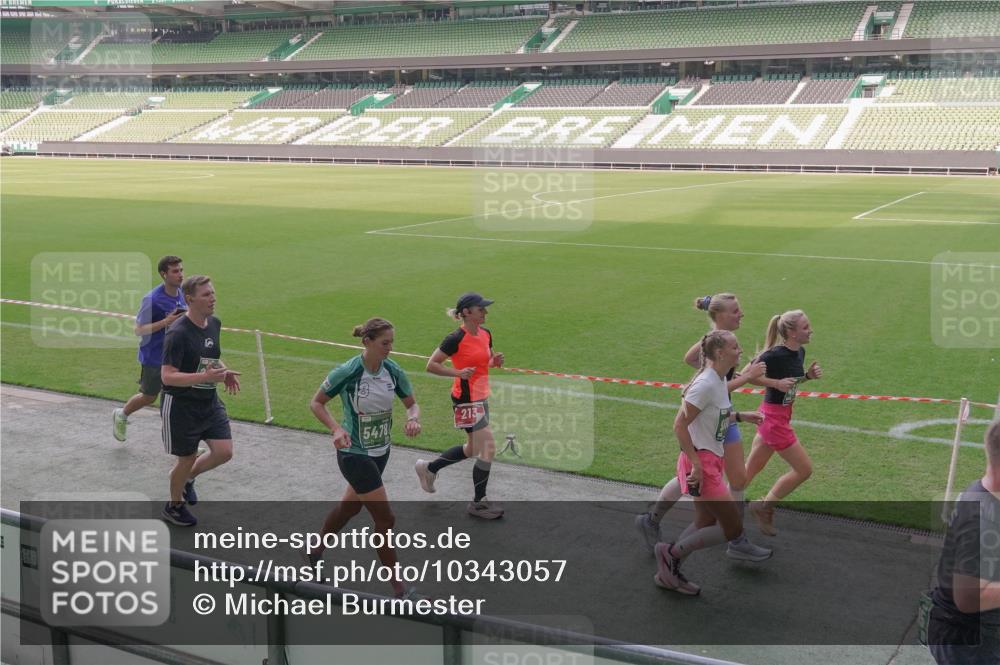 13.09.2026 - 21. swb-Marathon Bremen Michael Burmester http://msf.ph/oto/10343057 13.09.2026 13:27:07 Laufen im Stadion 186, 202, 357, 364, 390, 530, 597, 645, 726, 833, 888, 1077, 1283, 1412, 1473, 1487, 1530, 1608, 1618, 1700, 1744, 1769, 1828, 1961, 1984, 2236, 2273, 2298, 2309, 2382, 2384, 2388, 2404, 2428, 2502, 2507, 2508, 2542, 2558, 2576, 2582, 2592, 2656, 2675, 2725, 2748, 2817, 2875, 2876, 2923, 2965, 2970, 3045, 3047, 3050, 3062, 3073, 3084, 3097, 3172, 3184, 3219, 3359, 3433, 3540, 3592, 3629, 3756, 3851, 3885, 3907, 3978, 4457, 4660 meine-sportfotos.de