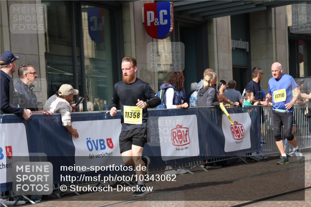 13.09.2026 - 21. swb-Marathon Bremen Strokosch-Dieckow http://msf.ph/oto/10343062 13.09.2026 11:08:29 Ziel 10217, 10399, 10469, 10599, 10609, 11053, 11074, 11358, 11421, 11434, 11678, 11710, 11718, 11812, 11834, 12162, 12256, 12353, 12438, 12517, 10135, 10188, 10229, 10793, 10851, 10859, 11032, 11065, 11124, 11263, 11509, 11560, 11561, 11678, 11888, 11968, 12073, 12164, 12315, 12325, 12410, 12516 meine-sportfotos.de