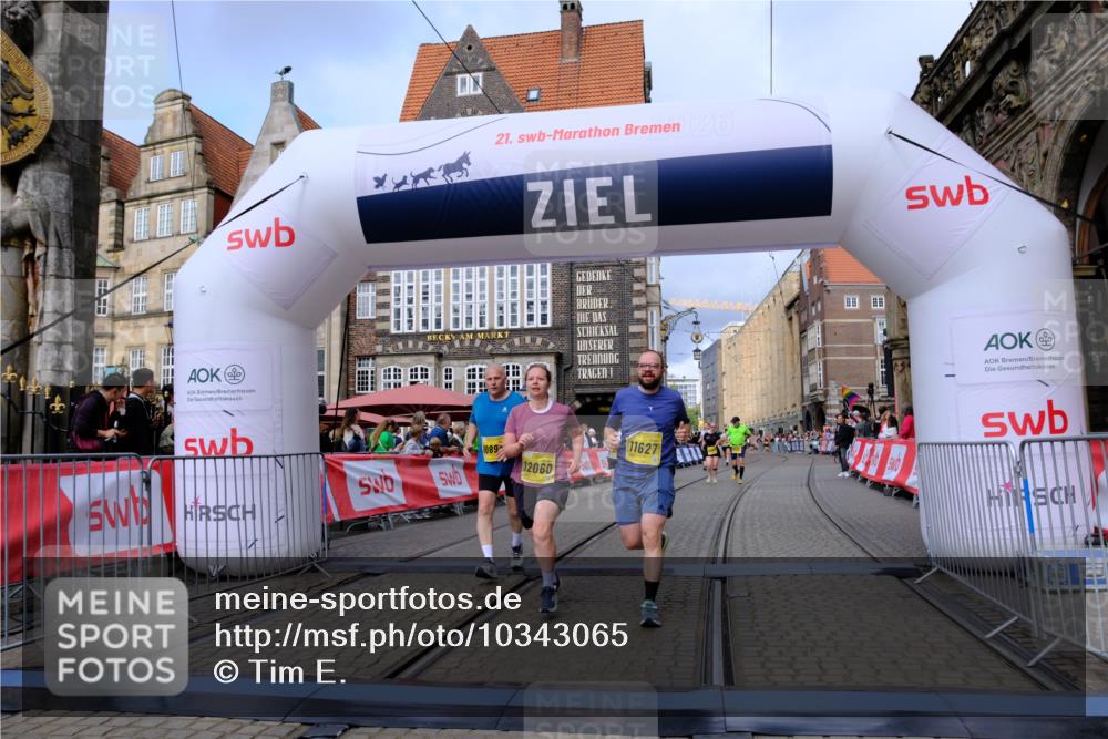 13.09.2026 - 21. swb-Marathon Bremen Tim E. http://msf.ph/oto/10343065 13.09.2026 11:13:17 Ziel 10483, 10804, 10893, 11357, 11606, 11627, 11671, 11832, 12050, 12060, 12393, 12418 meine-sportfotos.de