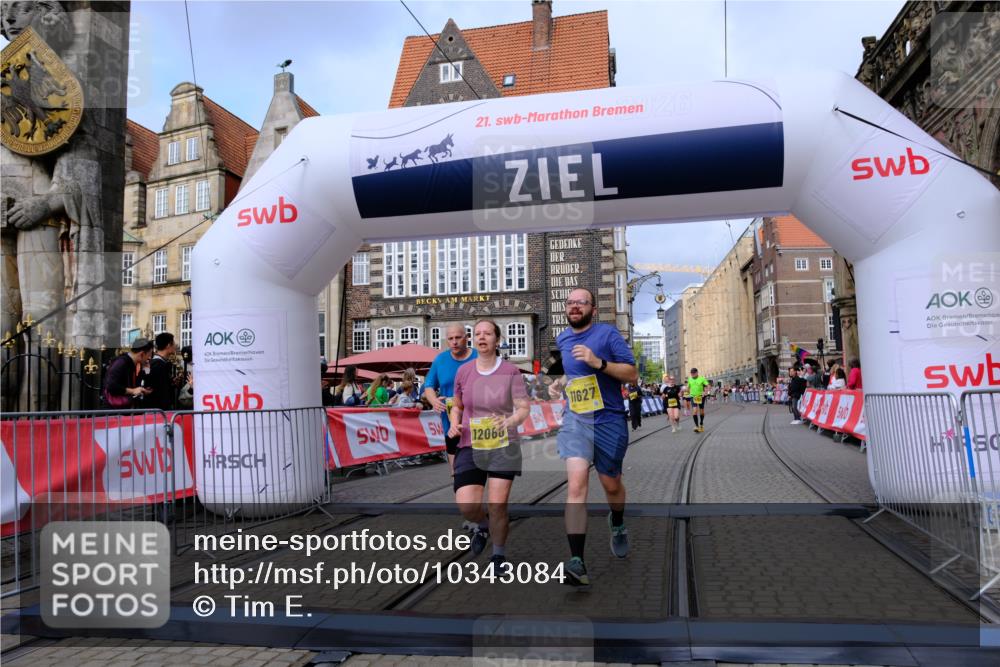 13.09.2026 - 21. swb-Marathon Bremen Tim E. http://msf.ph/oto/10343084 13.09.2026 11:13:17 Ziel 10483, 10804, 10893, 11357, 11606, 11627, 11671, 11832, 12050, 12060, 12393, 12418 meine-sportfotos.de