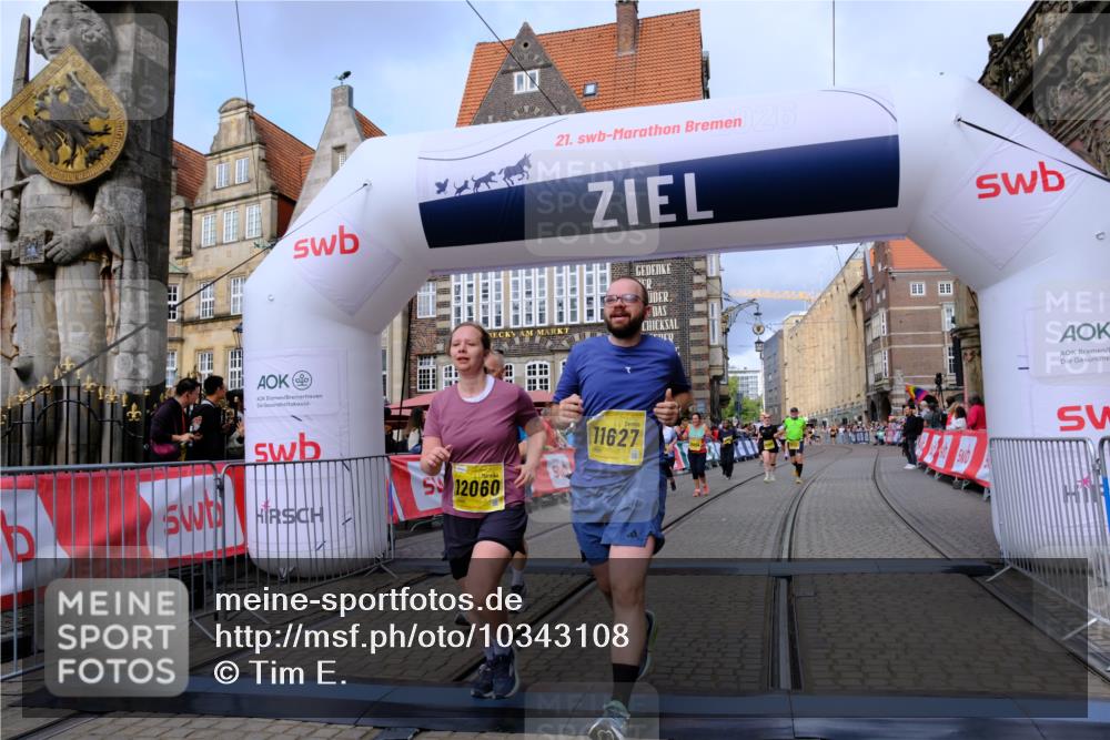 13.09.2026 - 21. swb-Marathon Bremen Tim E. http://msf.ph/oto/10343108 13.09.2026 11:13:18 Ziel 10483, 10804, 10893, 11357, 11606, 11627, 11671, 11832, 12050, 12060, 12393, 12418 meine-sportfotos.de