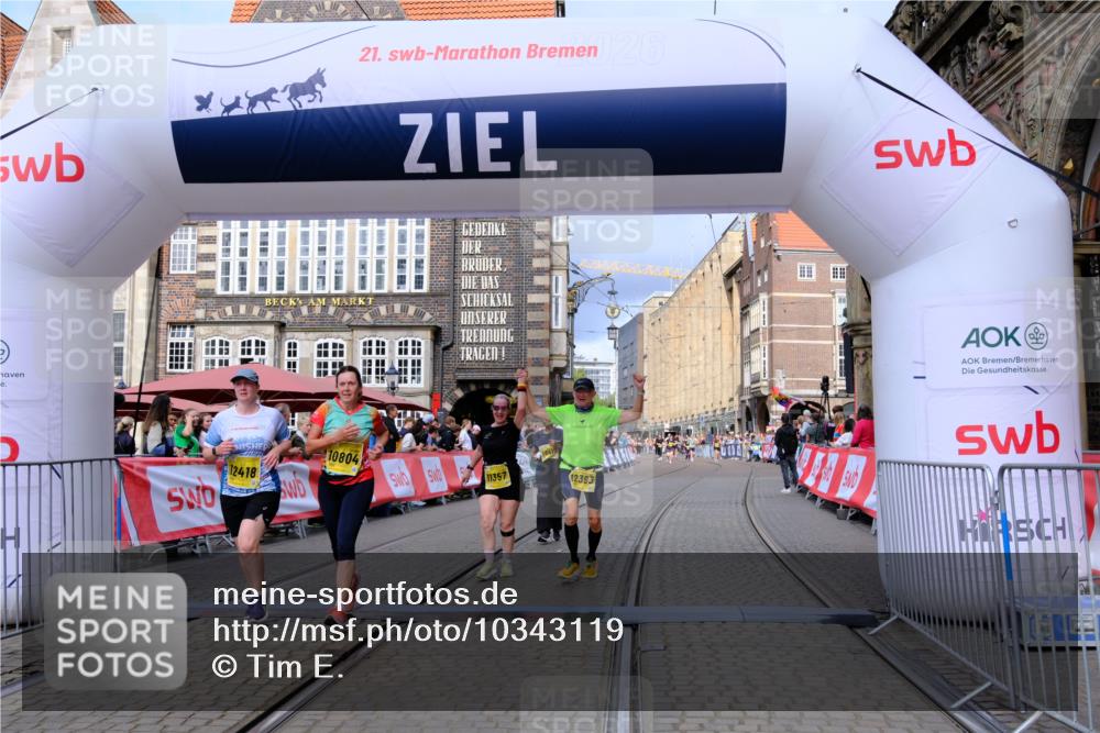 13.09.2026 - 21. swb-Marathon Bremen Tim E. http://msf.ph/oto/10343119 13.09.2026 11:13:22 Ziel 10804, 10893, 11048, 11357, 11606, 11627, 11671, 11832, 12050, 12060, 12393, 12418 meine-sportfotos.de