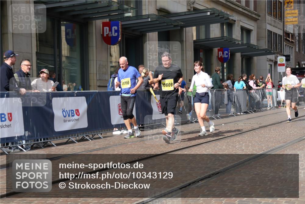 13.09.2026 - 21. swb-Marathon Bremen Strokosch-Dieckow http://msf.ph/oto/10343129 13.09.2026 11:08:31 Ziel 10217, 10399, 10455, 10469, 10599, 10609, 11011, 11053, 11074, 11358, 11421, 11434, 11531, 11710, 11718, 11812, 11834, 11905, 12162, 12256, 12353, 12438, 12517, 10135, 10188, 10229, 10793, 10851, 11032, 11065, 11124, 11263, 11509, 11560, 11561, 11678, 11888, 11968, 12073, 12164, 12315, 12325, 12410, 12516 meine-sportfotos.de