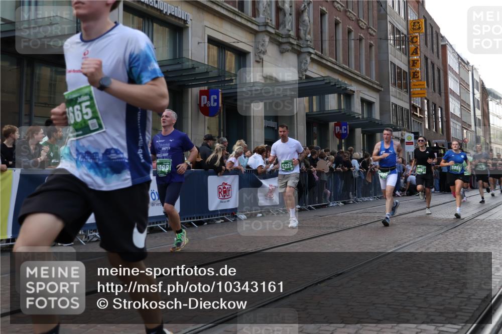 13.09.2026 - 21. swb-Marathon Bremen Strokosch-Dieckow http://msf.ph/oto/10343161 13.09.2026 13:28:41 Ziel 394, 430, 565, 687, 722, 725, 745, 936, 1014, 1274, 1688, 2070, 2223, 2276, 2378, 2851, 2891, 3419, 3444, 3665, 3938, 4590, 5225, 5267, 5531, 5691, 5865, 6099, 6817, 6937, 6955, 7134, 7527, 8984, 8985, 9562, 9661, 13174, 178, 210, 613, 1239, 1380, 1914, 2047, 2764, 3028, 3294, 3348, 3597, 4102, 4250, 4564, 5683, 6914, 6957, 7263, 7527, 8429, 8483, 8570, 8938, 9064, 9176, 9549, 13012 meine-sportfotos.de