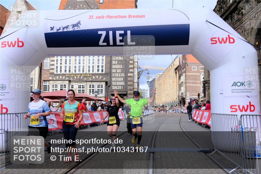 13.09.2026 - 21. swb-Marathon Bremen Tim E. http://msf.ph/oto/10343167 13.09.2026 11:13:22 Ziel 10804, 10893, 11048, 11357, 11606, 11627, 11671, 11832, 12050, 12060, 12393, 12418 meine-sportfotos.de