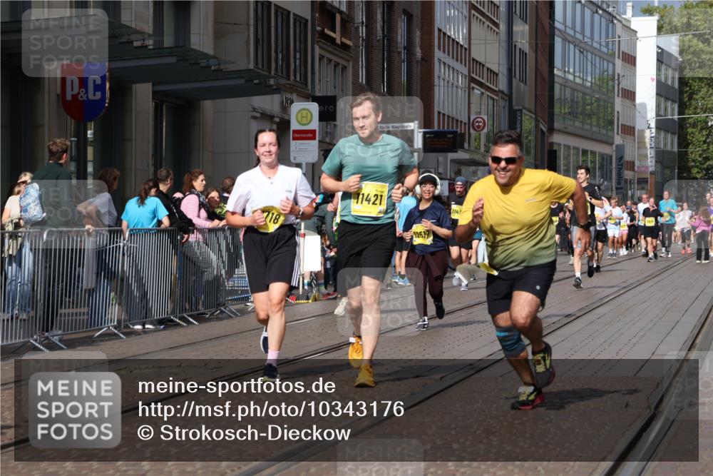 13.09.2026 - 21. swb-Marathon Bremen Strokosch-Dieckow http://msf.ph/oto/10343176 13.09.2026 11:08:32 Ziel 10217, 10399, 10455, 10469, 10599, 10609, 11011, 11053, 11074, 11358, 11421, 11434, 11531, 11710, 11718, 11812, 11834, 11905, 12162, 12256, 12353, 12438, 12517, 10135, 10188, 10229, 10793, 10851, 11032, 11065, 11124, 11263, 11509, 11560, 11561, 11678, 11888, 11968, 12073, 12162, 12164, 12315, 12325, 12410, 12516 meine-sportfotos.de