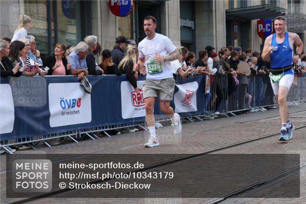 13.09.2026 - 21. swb-Marathon Bremen Strokosch-Dieckow http://msf.ph/oto/10343179 13.09.2026 13:28:42 Ziel 394, 430, 565, 687, 722, 725, 745, 936, 1014, 1274, 1688, 2070, 2223, 2276, 2378, 2851, 2891, 3419, 3444, 3665, 3938, 4590, 5225, 5267, 5531, 5691, 5865, 6099, 6817, 6937, 6955, 7134, 8984, 8985, 9562, 9661, 13174, 178, 210, 613, 1239, 1380, 1914, 2047, 2764, 2891, 3028, 3294, 3348, 3597, 4102, 4250, 4564, 5683, 6914, 6957, 7263, 7527, 8429, 8483, 8570, 8938, 9064, 9176, 9549, 13012 meine-sportfotos.de