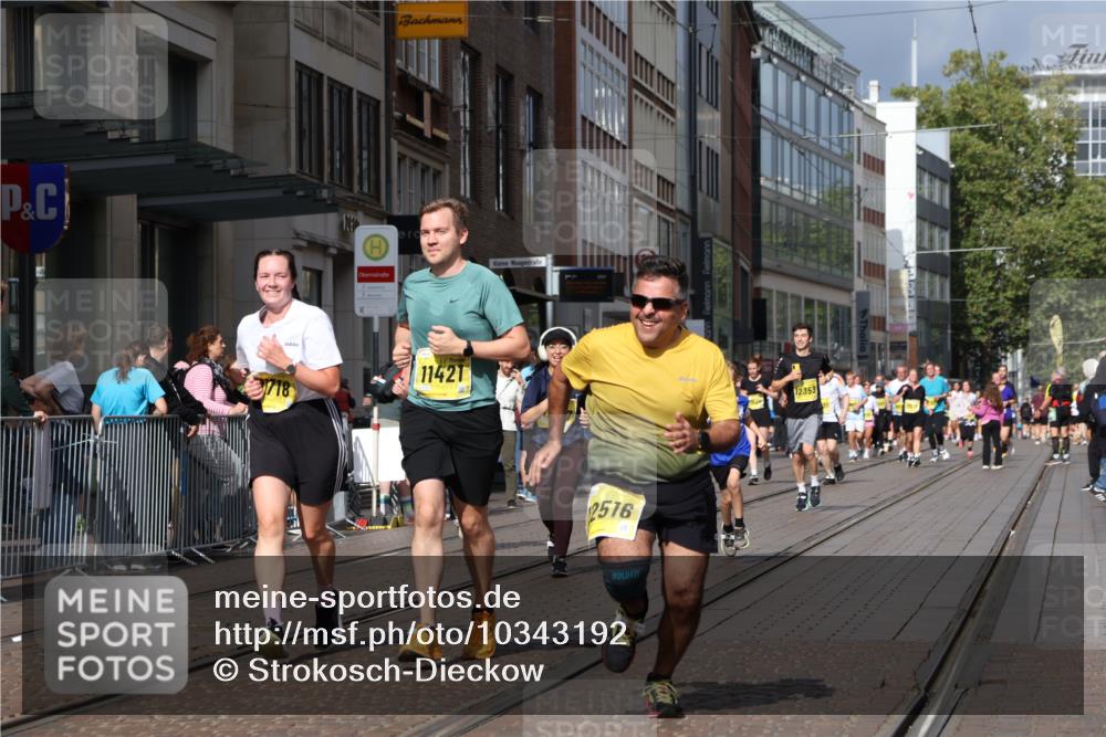 13.09.2026 - 21. swb-Marathon Bremen Strokosch-Dieckow http://msf.ph/oto/10343192 13.09.2026 11:08:32 Ziel 10217, 10399, 10455, 10469, 10599, 10609, 11011, 11053, 11074, 11358, 11421, 11434, 11531, 11710, 11718, 11812, 11834, 11905, 12162, 12256, 12353, 12438, 12517, 10135, 10188, 10229, 10793, 10851, 11032, 11065, 11124, 11263, 11509, 11560, 11561, 11678, 11888, 11968, 12073, 12162, 12164, 12315, 12325, 12410, 12516 meine-sportfotos.de