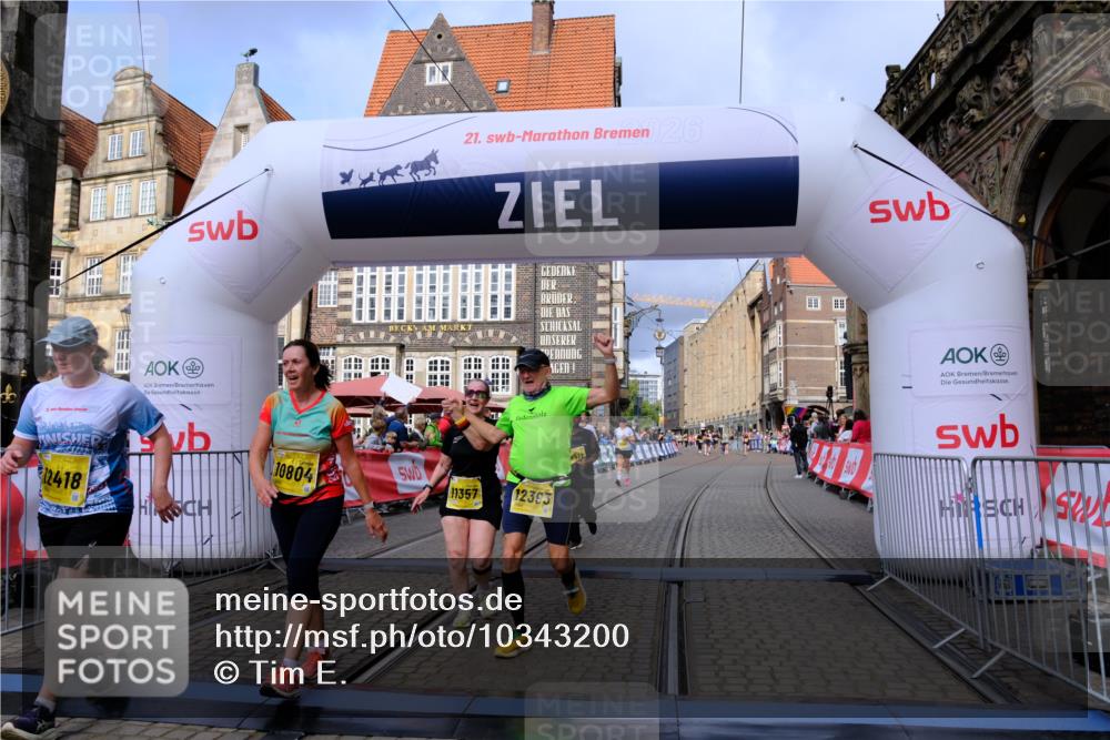 13.09.2026 - 21. swb-Marathon Bremen Tim E. http://msf.ph/oto/10343200 13.09.2026 11:13:23 Ziel 10804, 10893, 11048, 11357, 11606, 11627, 12050, 12060, 12393, 12418 meine-sportfotos.de