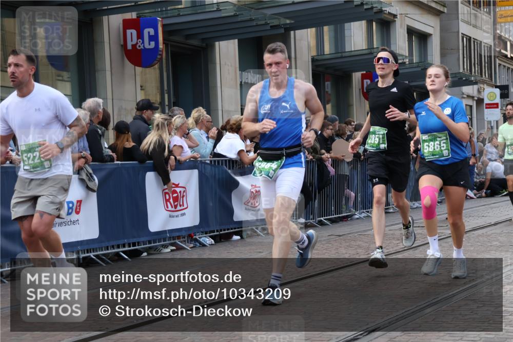 13.09.2026 - 21. swb-Marathon Bremen Strokosch-Dieckow http://msf.ph/oto/10343209 13.09.2026 13:28:43 Ziel 394, 430, 565, 687, 722, 725, 745, 936, 1014, 1274, 1688, 2070, 2223, 2276, 2378, 2851, 3419, 3444, 3665, 3938, 4590, 5225, 5267, 5531, 5691, 5865, 6099, 6817, 6937, 6955, 7134, 7361, 8984, 8985, 9562, 9661, 13174, 613, 1239, 1380, 1914, 2276, 2764, 2891, 3028, 3294, 3348, 3444, 4102, 4250, 4564, 5683, 6914, 6957, 7263, 7527, 8429, 8483, 8570, 8938, 9064, 9176, 9549, 13012 meine-sportfotos.de