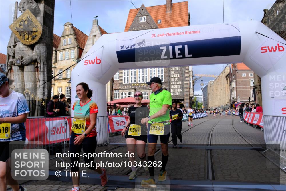 13.09.2026 - 21. swb-Marathon Bremen Tim E. http://msf.ph/oto/10343262 13.09.2026 11:13:24 Ziel 10804, 10893, 11048, 11357, 11606, 11627, 12050, 12060, 12393, 12418 meine-sportfotos.de
