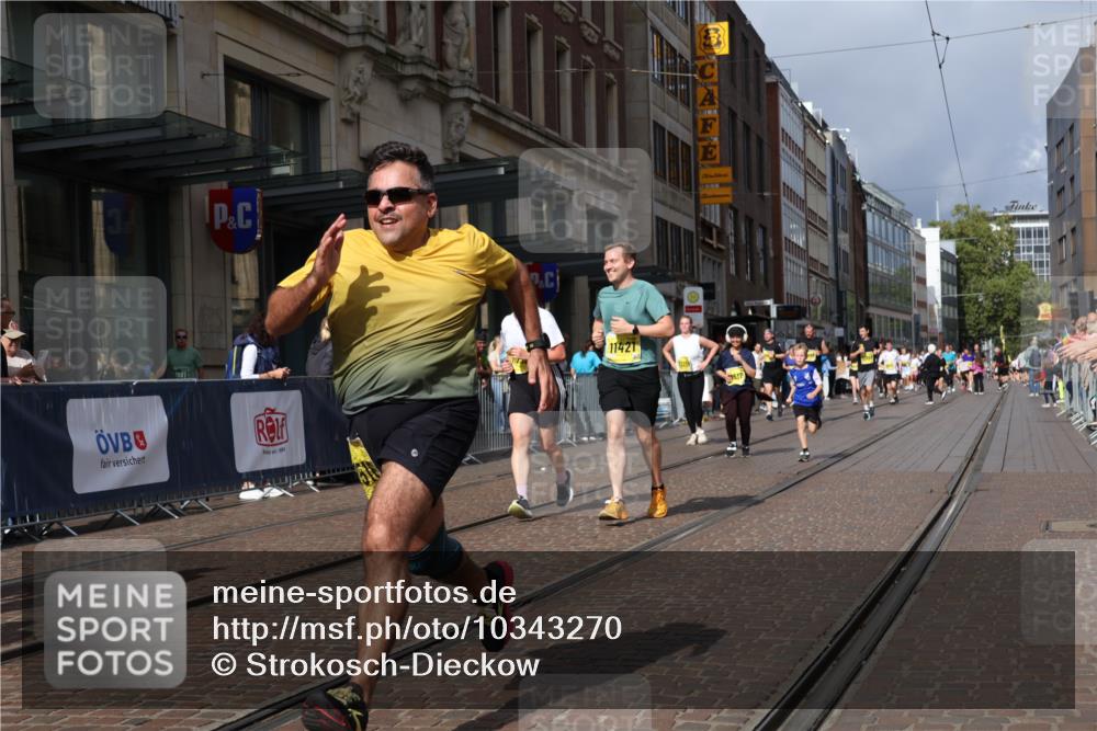 13.09.2026 - 21. swb-Marathon Bremen Strokosch-Dieckow http://msf.ph/oto/10343270 13.09.2026 11:08:34 Ziel 10217, 10399, 10455, 10469, 10599, 10609, 11011, 11053, 11074, 11358, 11421, 11434, 11531, 11710, 11718, 11812, 11834, 11905, 12192, 12256, 12353, 12438, 12517, 12554, 10135, 10188, 10229, 10851, 11065, 11124, 11509, 11560, 11561, 11678, 11834, 11888, 11968, 12073, 12162, 12164, 12315, 12325, 12410, 12516 meine-sportfotos.de