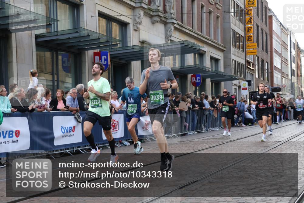 13.09.2026 - 21. swb-Marathon Bremen Strokosch-Dieckow http://msf.ph/oto/10343318 13.09.2026 13:28:45 Ziel 394, 430, 565, 687, 722, 725, 745, 936, 1014, 1274, 1688, 2023, 2070, 2223, 2378, 2851, 3419, 3665, 3796, 3938, 4590, 5036, 5225, 5267, 5531, 5691, 5865, 6099, 6817, 6937, 6955, 7134, 7149, 7361, 8984, 8985, 9562, 9661, 13174, 613, 1239, 1914, 2276, 2764, 2891, 3028, 3348, 3444, 4102, 4250, 4564, 5683, 6914, 6957, 7263, 7527, 8483, 8570, 8938, 9176, 13012 meine-sportfotos.de