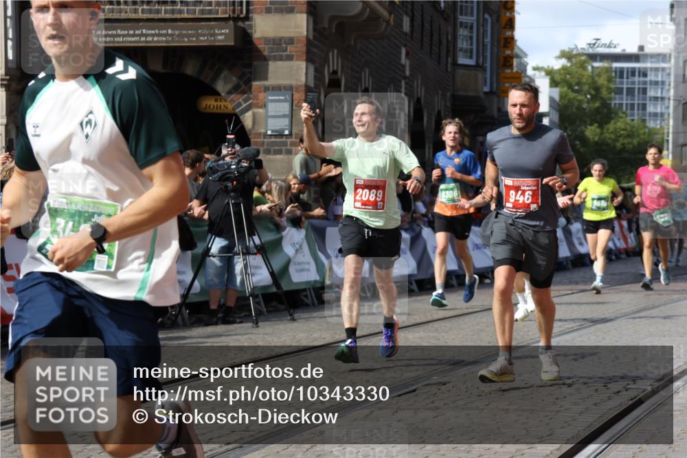 13.09.2026 - 21. swb-Marathon Bremen Strokosch-Dieckow http://msf.ph/oto/10343330 13.09.2026 13:27:22 Ziel 531, 946, 1493, 1494, 2089, 2454, 3076, 3302, 3510, 3527, 4121, 4327, 4397, 4563, 5689, 5943, 6455, 6776, 7027, 7072, 7246, 7317, 7849, 8303, 9150, 9511, 9854, 9878, 323, 593, 857, 940, 1006, 1373, 1574, 2345, 2668, 3460, 3521, 4421, 5081, 5220, 5290, 5358, 5557, 5616, 6306, 7110 meine-sportfotos.de