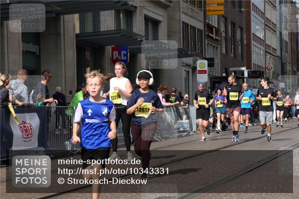 13.09.2026 - 21. swb-Marathon Bremen Strokosch-Dieckow http://msf.ph/oto/10343331 13.09.2026 11:08:37 Ziel 10217, 10321, 10399, 10455, 10469, 10570, 10599, 10630, 11011, 11053, 11074, 11138, 11358, 11421, 11434, 11531, 11710, 11718, 11812, 11905, 12192, 12256, 12353, 12438, 12517, 12554, 10229, 10609, 11065, 11124, 11509, 11560, 11561, 11678, 11834, 11888, 11968, 12073, 12162, 12164, 12315, 12410, 12516 meine-sportfotos.de