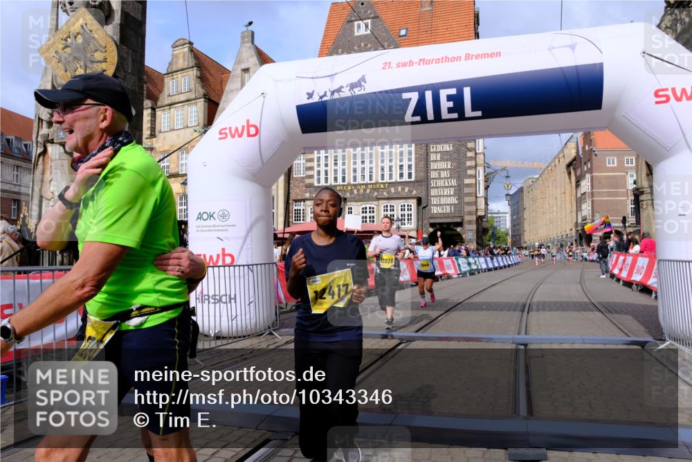 13.09.2026 - 21. swb-Marathon Bremen Tim E. http://msf.ph/oto/10343346 13.09.2026 11:13:26 Ziel 10804, 10893, 11048, 11357, 11606, 11627, 12050, 12060, 12393, 12418 meine-sportfotos.de