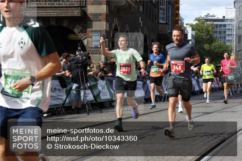13.09.2026 - 21. swb-Marathon Bremen Strokosch-Dieckow http://msf.ph/oto/10343360 13.09.2026 13:27:22 Ziel 531, 946, 1493, 1494, 2089, 2454, 3076, 3302, 3510, 3527, 4121, 4327, 4397, 4563, 5689, 5943, 6455, 6776, 7027, 7072, 7246, 7317, 7849, 8303, 9150, 9511, 9854, 9878, 323, 593, 857, 940, 1006, 1373, 1574, 2345, 2668, 3460, 3521, 4421, 5081, 5220, 5290, 5358, 5557, 5616, 6306, 7110 meine-sportfotos.de