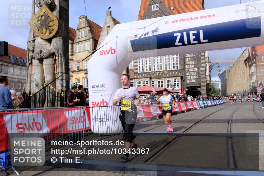 13.09.2026 - 21. swb-Marathon Bremen Tim E. http://msf.ph/oto/10343367 13.09.2026 11:13:28 Ziel 10804, 10893, 11048, 11357, 11627, 12060, 12393, 12418 meine-sportfotos.de