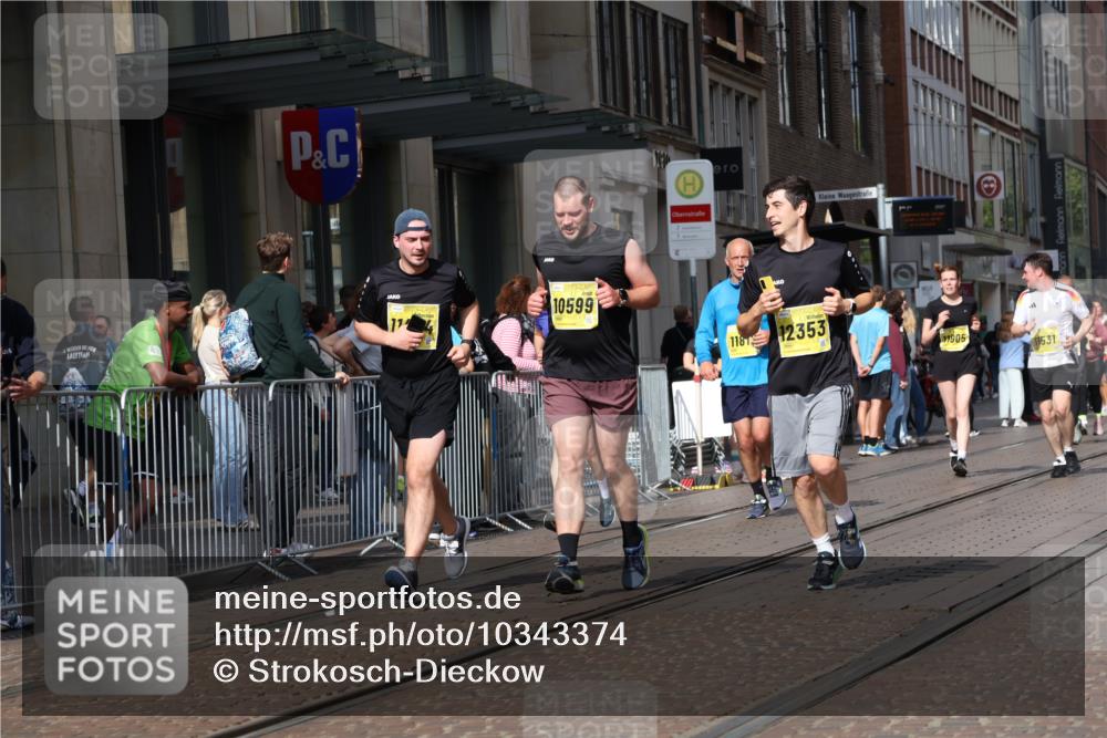 13.09.2026 - 21. swb-Marathon Bremen Strokosch-Dieckow http://msf.ph/oto/10343374 13.09.2026 11:08:39 Ziel 10217, 10321, 10455, 10469, 10570, 10599, 10630, 11011, 11053, 11074, 11138, 11304, 11421, 11434, 11531, 11578, 11710, 11718, 11812, 11905, 12192, 12256, 12337, 12353, 12438, 12517, 12554, 10229, 10399, 10609, 11065, 11124, 11358, 11509, 11560, 11561, 11678, 11710, 11834, 11888, 11968, 12073, 12162, 12164, 12315, 12410, 12516 meine-sportfotos.de