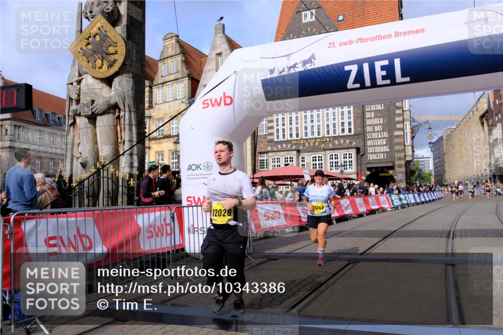 13.09.2026 - 21. swb-Marathon Bremen Tim E. http://msf.ph/oto/10343386 13.09.2026 11:13:28 Ziel 10804, 10893, 11048, 11357, 11627, 12060, 12393, 12418 meine-sportfotos.de