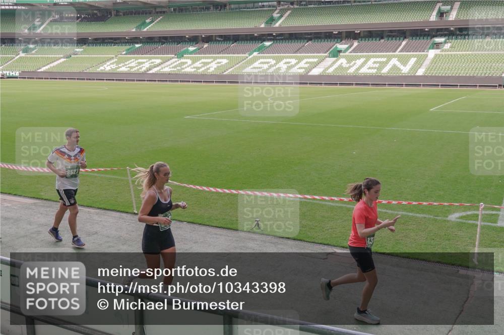 13.09.2026 - 21. swb-Marathon Bremen Michael Burmester http://msf.ph/oto/10343398 13.09.2026 13:27:55 Laufen im Stadion 111, 186, 220, 357, 364, 390, 478, 597, 726, 829, 833, 888, 925, 1077, 1079, 1220, 1298, 1325, 1412, 1496, 1608, 1700, 1741, 1769, 1958, 1961, 1984, 2236, 2273, 2309, 2365, 2388, 2404, 2428, 2472, 2502, 2507, 2542, 2574, 2582, 2593, 2725, 2743, 2748, 2875, 2876, 2923, 2965, 3045, 3050, 3061, 3073, 3084, 3154, 3184, 3219, 3540, 3589, 3592, 3694, 3756, 3826, 3853, 3885, 3907, 3978, 4108, 4238, 4457, 4660 meine-sportfotos.de