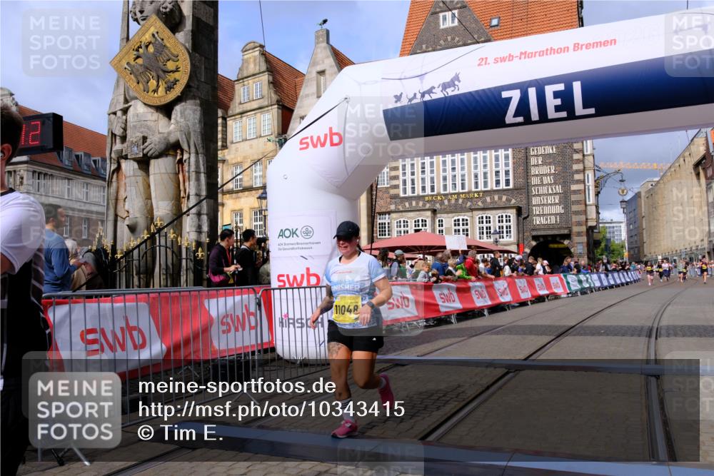 13.09.2026 - 21. swb-Marathon Bremen Tim E. http://msf.ph/oto/10343415 13.09.2026 11:13:29 Ziel 10804, 10893, 11048, 11357, 11627, 12060, 12393, 12418 meine-sportfotos.de