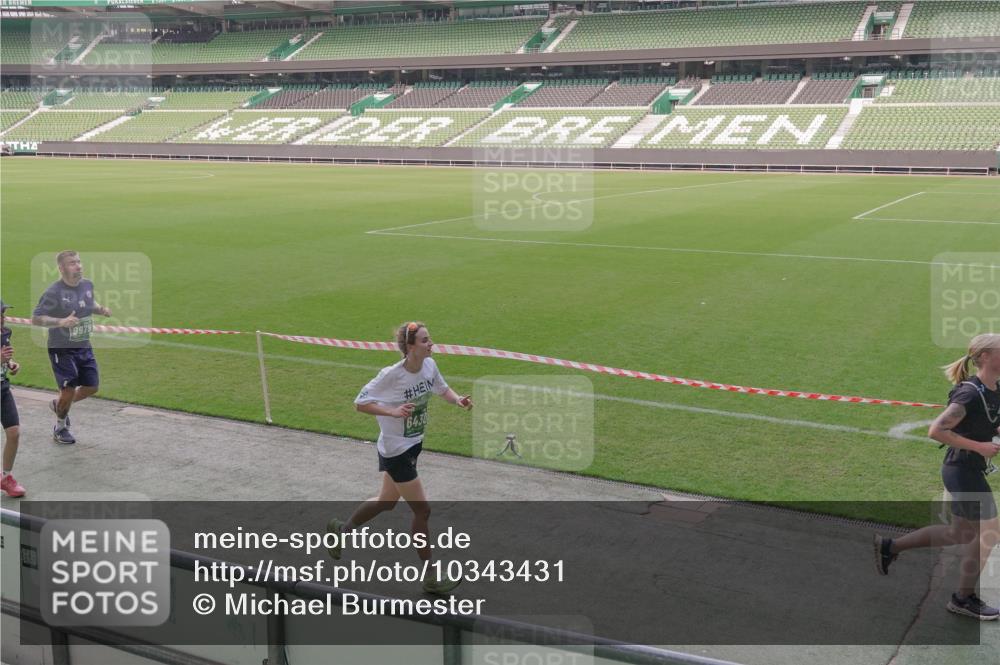 13.09.2026 - 21. swb-Marathon Bremen Michael Burmester http://msf.ph/oto/10343431 13.09.2026 13:28:01 Laufen im Stadion 111, 186, 220, 357, 364, 390, 478, 597, 726, 829, 833, 888, 925, 1079, 1220, 1298, 1325, 1412, 1496, 1608, 1700, 1741, 1769, 1777, 1958, 1961, 1984, 2236, 2273, 2309, 2365, 2388, 2404, 2428, 2472, 2502, 2507, 2542, 2574, 2582, 2593, 2725, 2743, 2748, 2875, 2876, 2923, 3045, 3050, 3061, 3073, 3084, 3154, 3184, 3219, 3540, 3589, 3592, 3595, 3694, 3756, 3798, 3826, 3853, 3885, 3907, 3978, 3987, 4108, 4238, 4457, 4660 meine-sportfotos.de